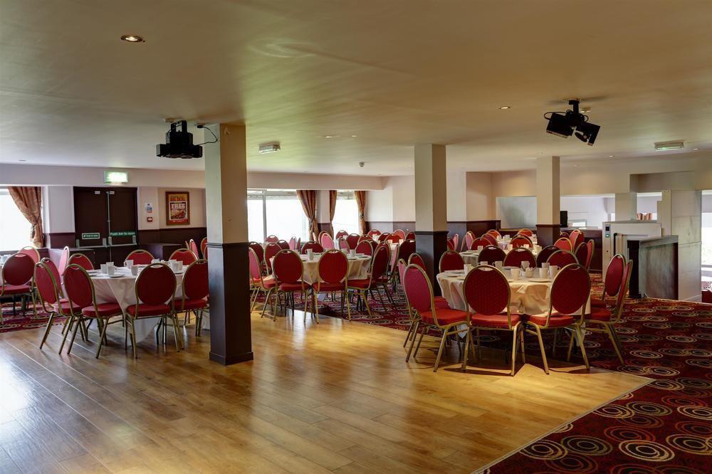 Hotel The Titan à Clydebank Extérieur photo